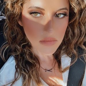 Meet your Posher, Elisa